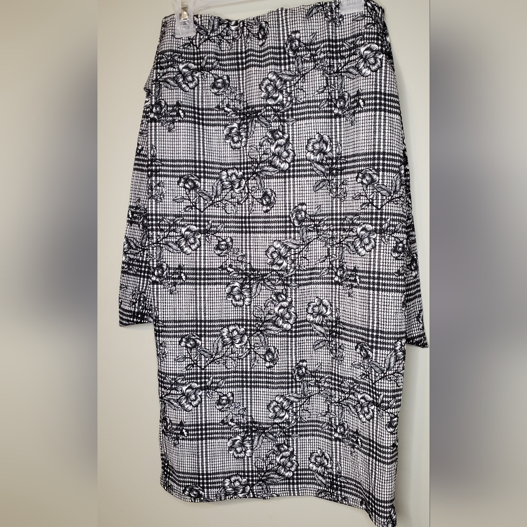 See You Monday Black And White Floral Midi Skirt Size Medium
